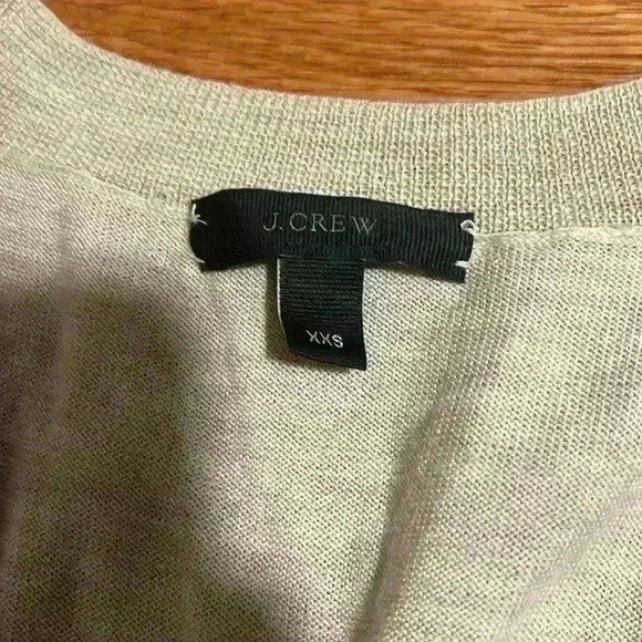 Jcrew 100% merino wool cream vneck sweater - Picture 2 of 4